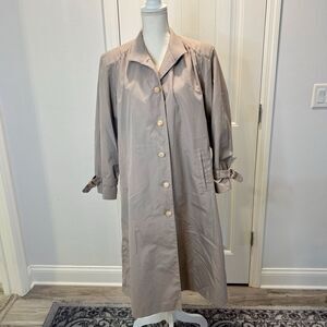 Vintage Fleet Street Rain/Shine Trench Coat In Tan Women’s Size 12 Length 42"